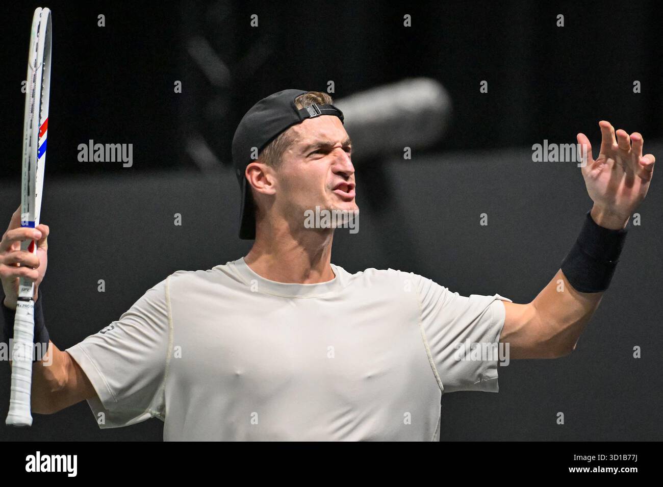 Paris, Frankreich. Oktober 2025. Terence Atmane tritt am 27. Oktober 2025 beim Rolex Paris Masters 2025 Turnier in der Paris La Defense Arena in Paris an. Foto: Firas Abdullah/ABACAPRESS.COM Credit: Abaca Press/Alamy Live News Stockfoto