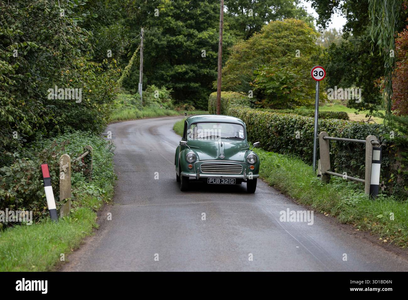 Bridget Carter- Manning und ihr Morris 1000 nannten ÔMildredÕ, den ihr Mann Jeremy vor 25 Jahren als Geschenk zum Valentinstag für sie kaufte. Das M Stockfoto
