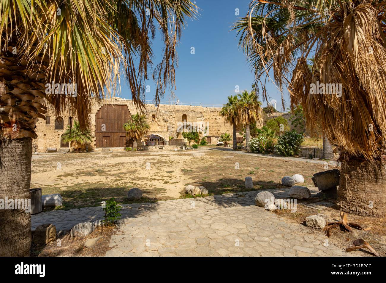 Schloss Girne (Kyrenia) neben dem Hafen in Kyrenia Nordzypern Stockfoto
