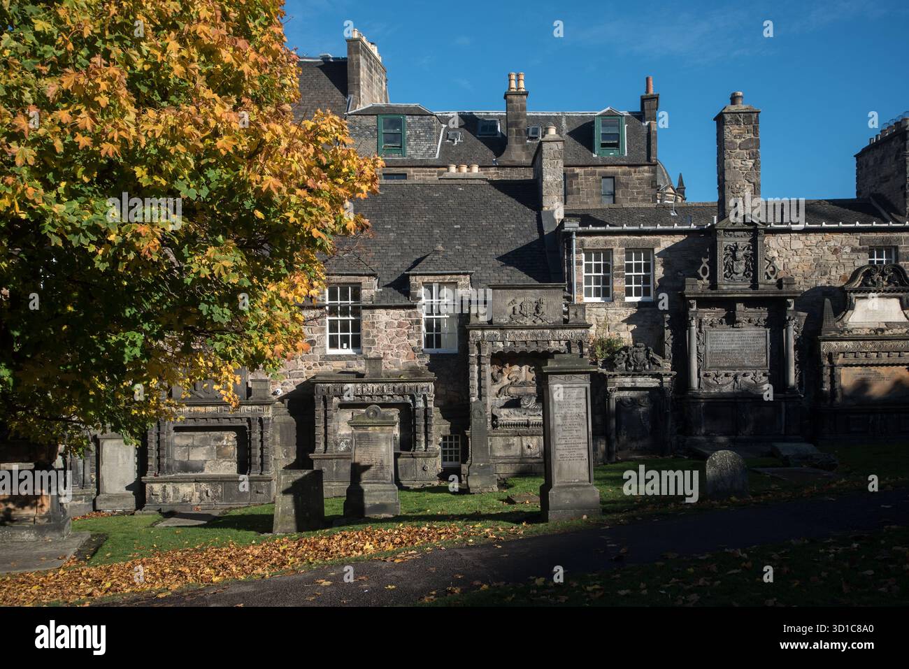 Herbst in Greyfriars Kirkyard, Edinburgh, Schottland, Großbritannien. Stockfoto