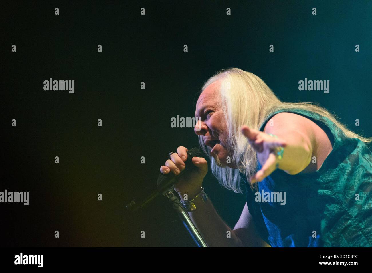 München, 27. Oktober 2025: Bernie Shaw (Sängerin) von Uriah Heep während der Magicians Farewell Tour 2025 im Circus Krone, München. Stockfoto