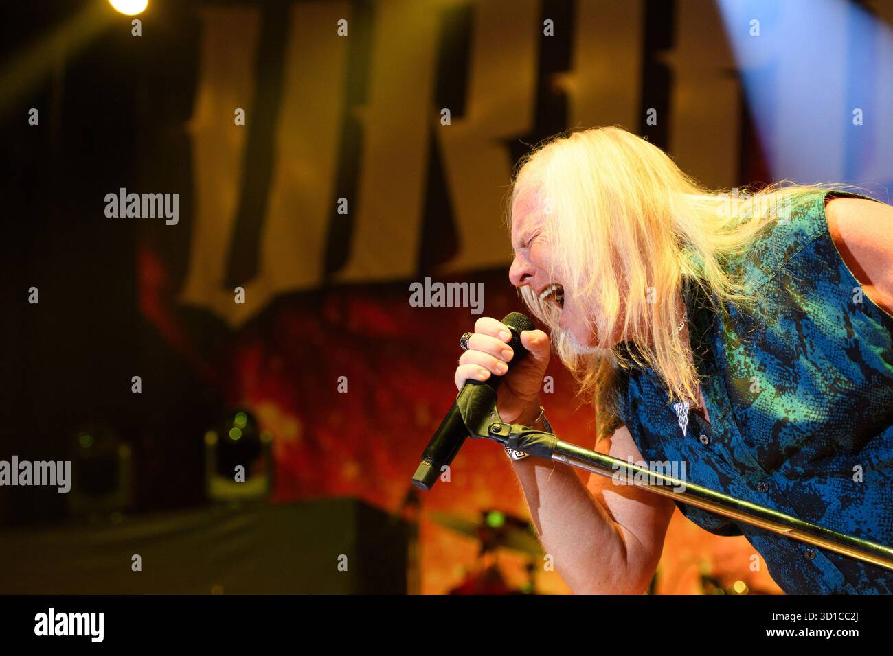 München, 27. Oktober 2025: Bernie Shaw (Sängerin) von Uriah Heep während der Magicians Farewell Tour 2025 im Circus Krone, München. Stockfoto