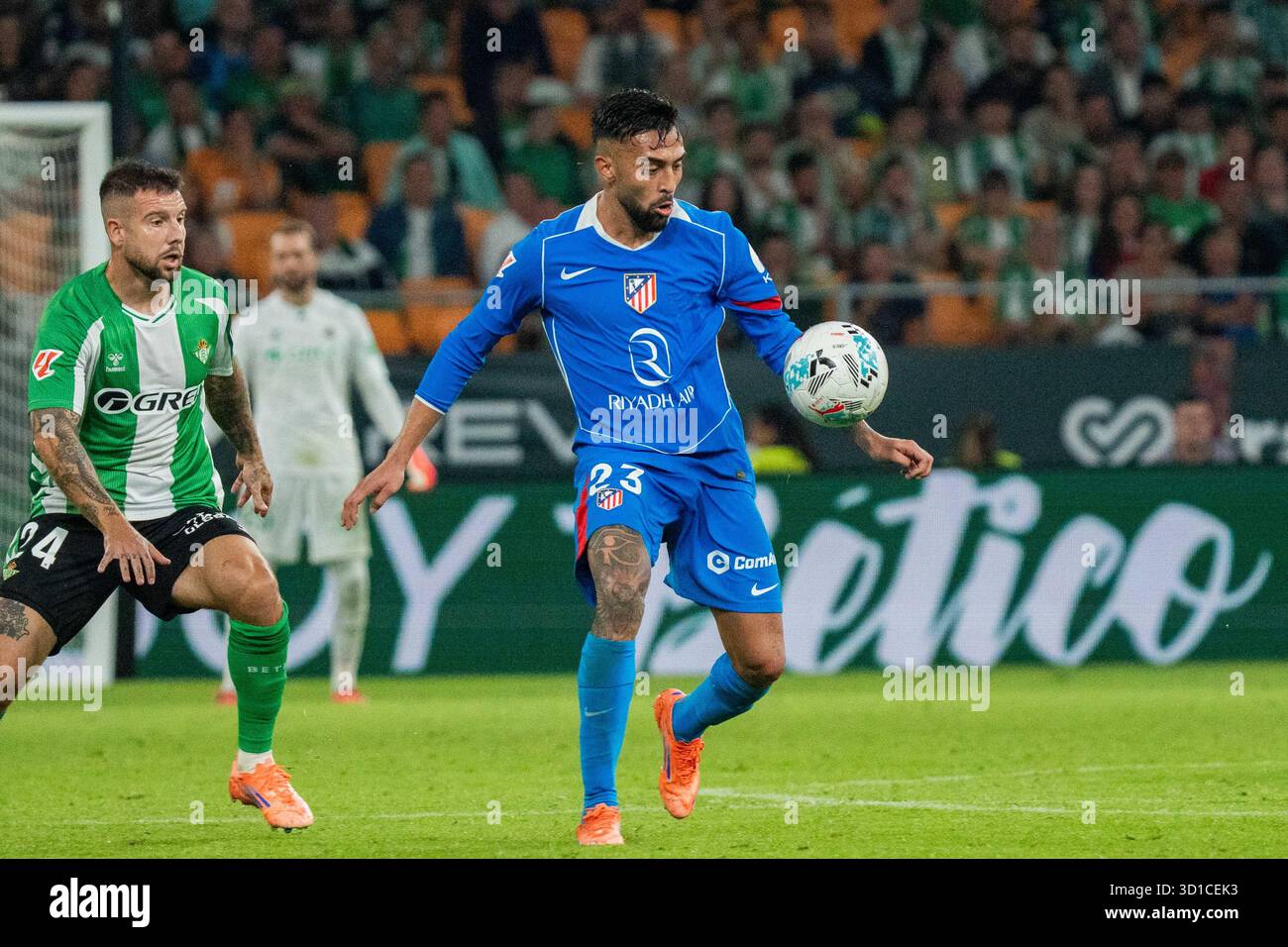 Sevilla, Spanien. Oktober 2025. Nico González (N23) während des La-Liga-Spiels zwischen Real Betis und Atlético de Madrid im Estadio de la Cartuja in Sevilla, Spanien Credit: SPP Sport Press Photo. /Alamy Live News Stockfoto
