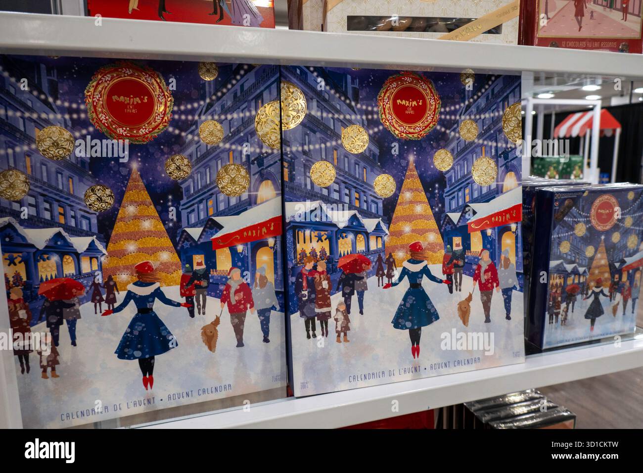 Der Besuch von Macy's Flagship Department Store ist eine Tradition im Urlaub im Herald Square, New York City, USA 2025 Stockfoto