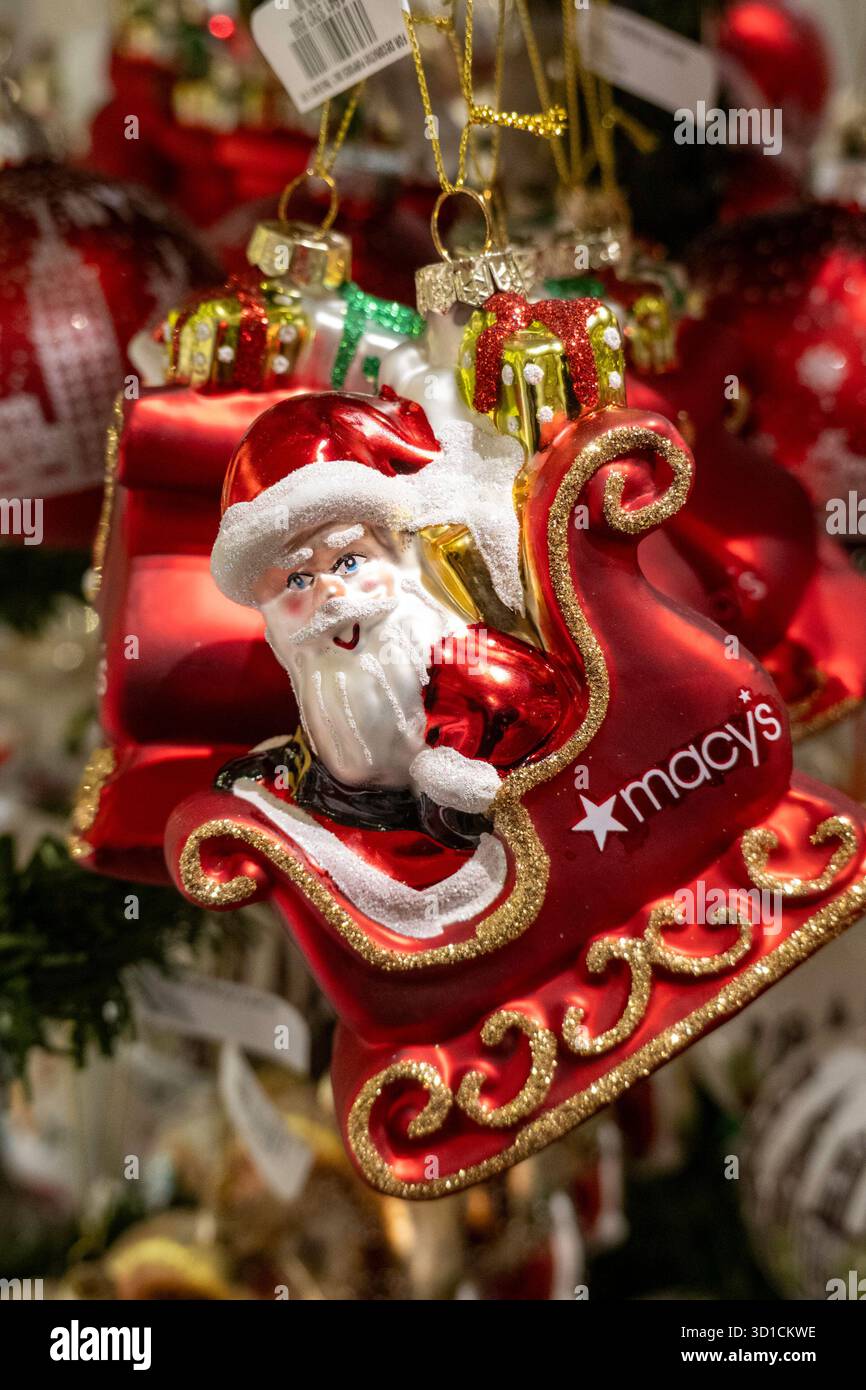 Holiday Lane im R.H. Macy Flagship Department Store ist eine saisonale Tradition im Herald Square, New York City, USA 2025 Stockfoto