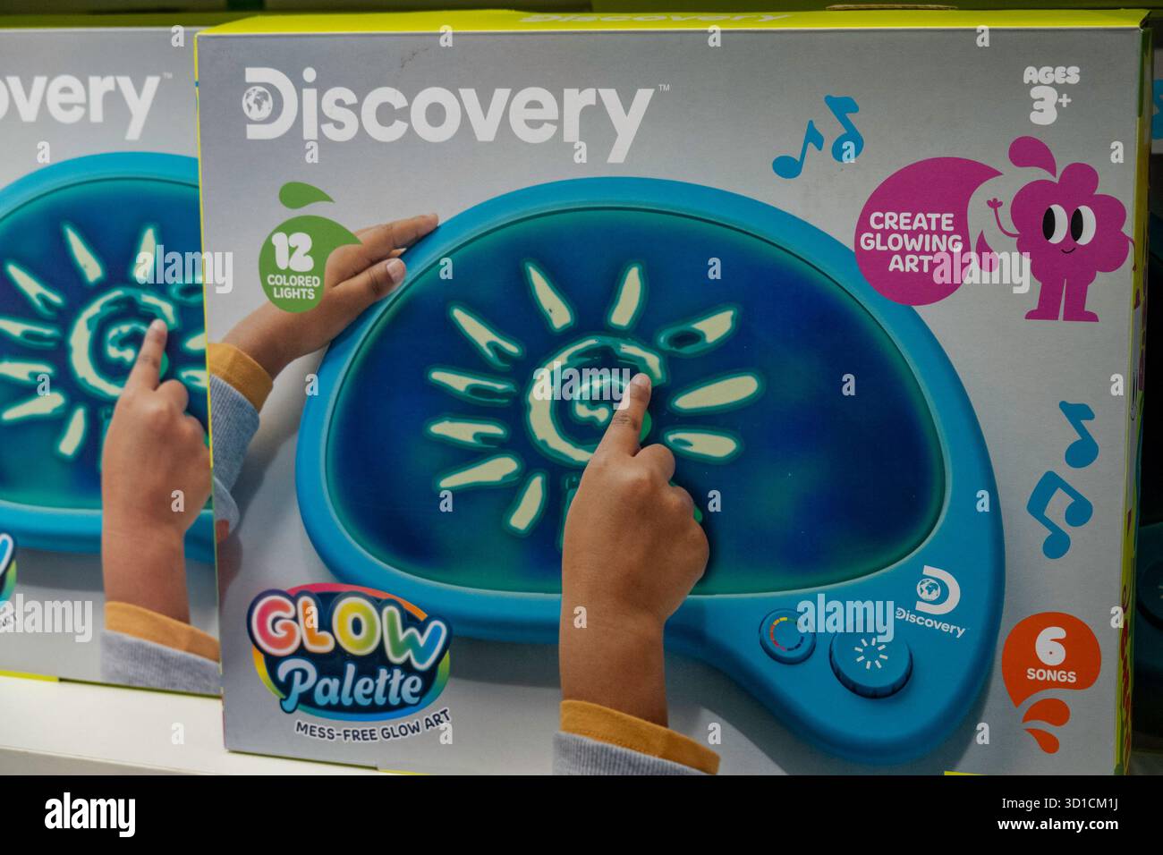 Macy's Flaggschiff-Kaufhaus hat eine große Toys R US Kinderabteilung, New York City, USA 2025 Stockfoto