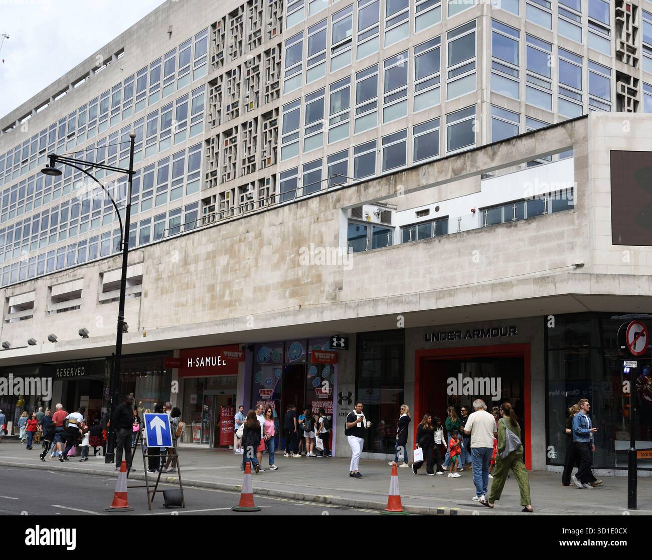Geschäftige Einkaufsstraße, Oxford Street, Mayfair, Central London, England, Vereinigtes Königreich; Stockfoto