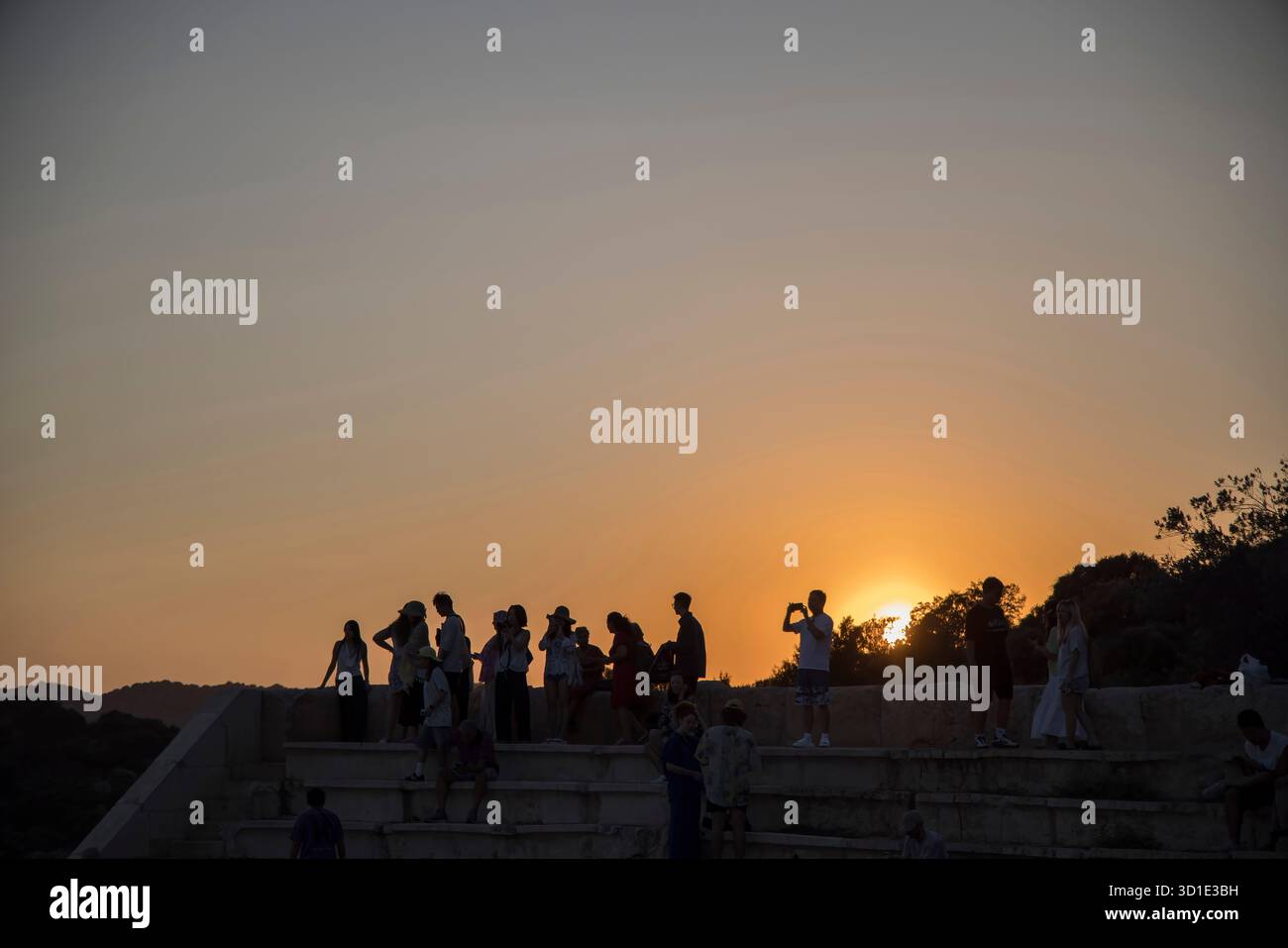 Sonnenuntergang in kas es ist eine Küstenstadt an der Mittelmeerküste in der türkei mit einem belebten Hafen und einer hübschen Altstadt Stockfoto