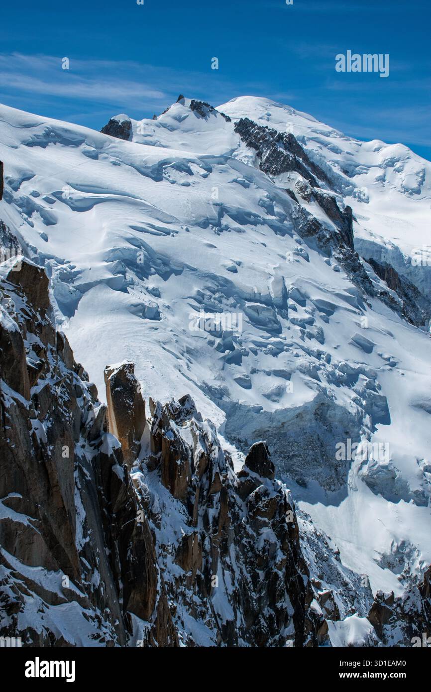 Chamonix, Haute-Savoie, Frankreich: Detailansicht vom Gipfel des Mont Blanc-Massivs, dem höchsten Berg Europas, Berg der Alpen (4,805 m) Stockfoto
