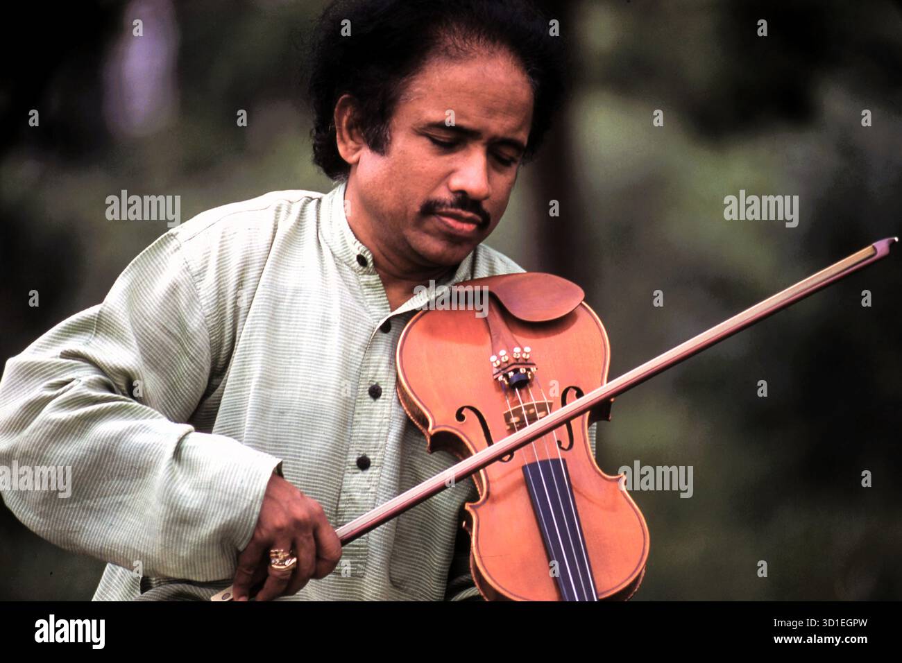 Dr. Subramaniam Lakshminarayana Indischer Geiger Komponist Dirigent klassische karnatische Musik Tradition westliche klassische Musik Indien Stockfoto