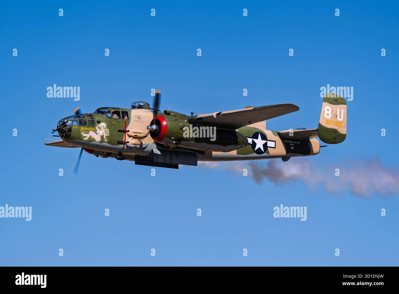 Sky Fiesta 2025 10-25-2025 Las Cruces NM USA Commemerative Air Force North American B-25J Yellow Rose bei der Sky Fiesta 2025 Airshow in Las Cruces in Stockfoto