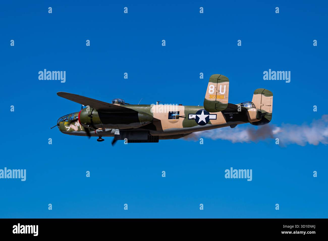 Sky Fiesta 2025 10-25-2025 Las Cruces NM USA Commemerative Air Force North American B-25J Yellow Rose bei der Sky Fiesta 2025 Airshow in Las Cruces in Stockfoto