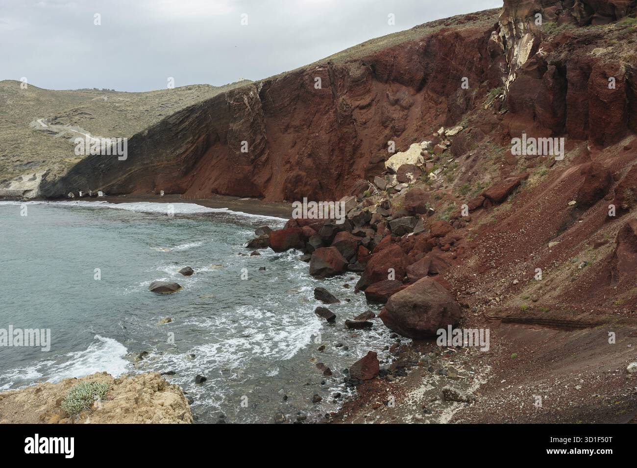 Red Beach ist einer der schönsten und berühmtesten Strände von Santorin, Griechenland Stockfoto