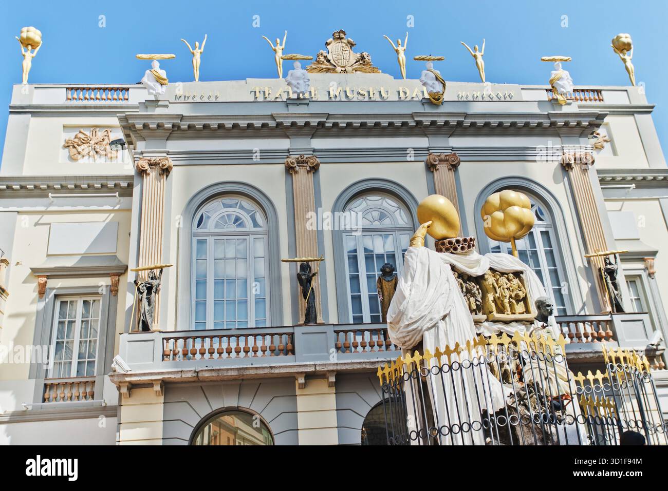 FIGUERAS - 15. JULI: Details aus Dalis Museum, eröffnet am 28. September 1974 und beherbergt die größte Sammlung von Werken von Salvador Dali am 15. Juli. Stockfoto