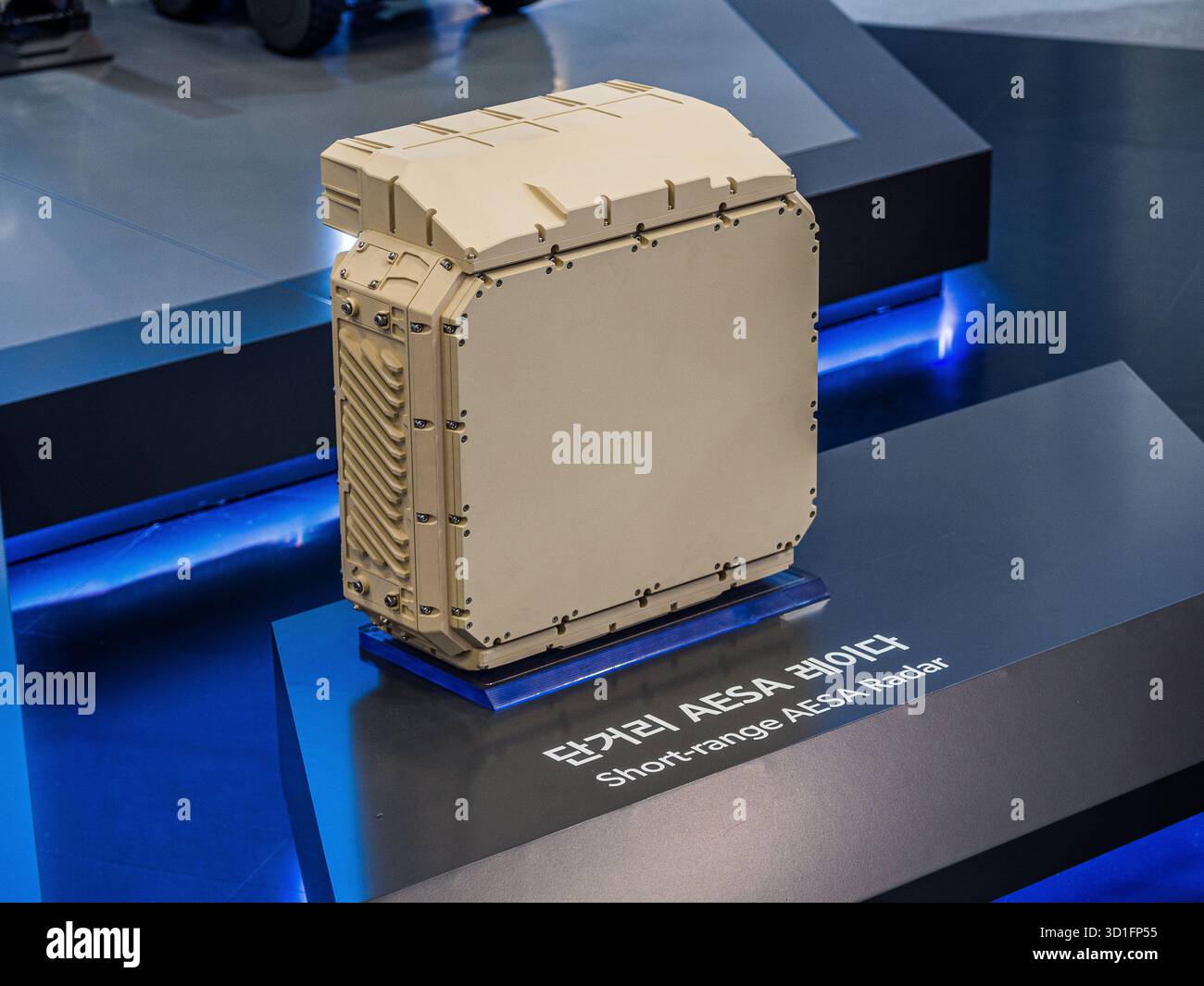 Goyang, Südkorea – 23. Oktober 2025: Hanwha Aerospace Short-Range AESA (Active Electronic Scanned Array) Radar auf der ADEX 2025, KINTEX Stockfoto