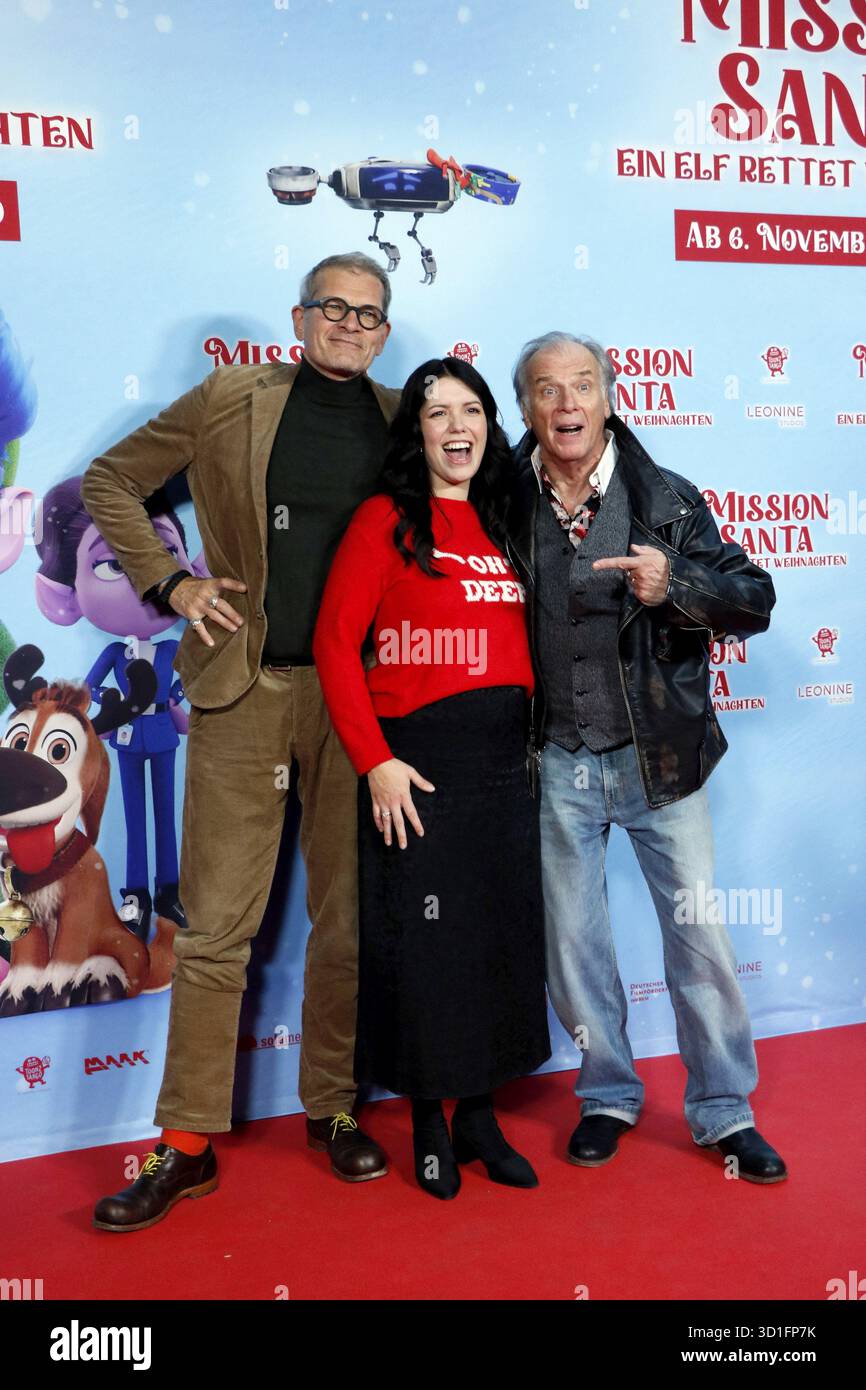 Goetz Otto, Malwanne und Michael Mendl bei einer Sondervorführung von MISSION SANTA - AN elf RETTET WEIHNACHTEN in der Kulturbrauerei Berlin am 25.10.2025 Stockfoto