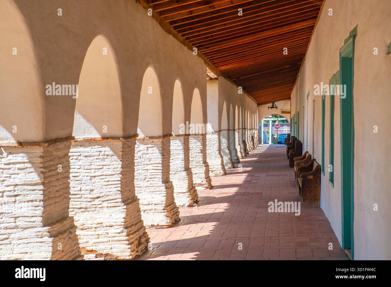 Mission San Juan Bautista an der 406 2nd Street im historischen Stadtzentrum von San Juan Bautista, San Benito County, Kalifornien, USA. Stockfoto