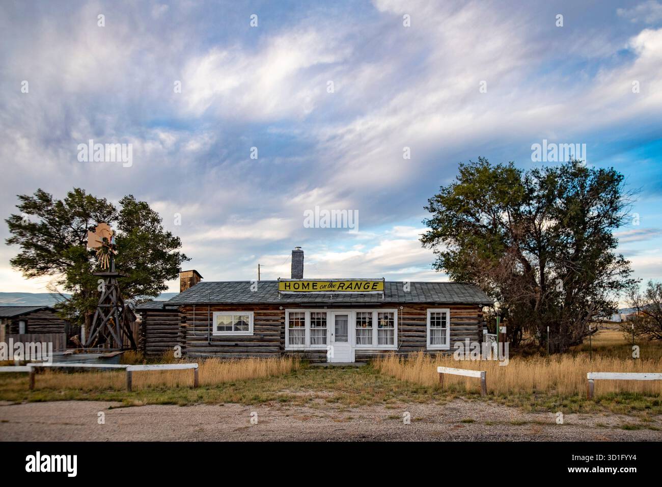 Jeffrey City, Wyoming - Ein Haus in der Range Schild auf einer Hütte. Ursprünglich hieß die Stadt „Home on the Range“ und wurde 1957 zu Ehren von in Jeffrey City umbenannt Stockfoto
