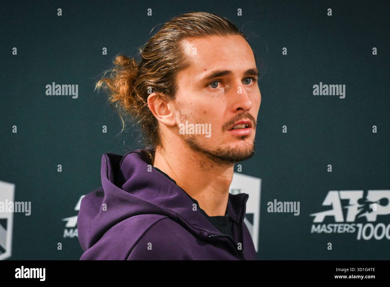 Alexander ZVEREV von Deutschland während des Rolex Paris Masters 2025, ATP Masters 1000 Tennisturniers am 28. Oktober 2025 in der La Defense Arena in Nanterre bei Paris Stockfoto