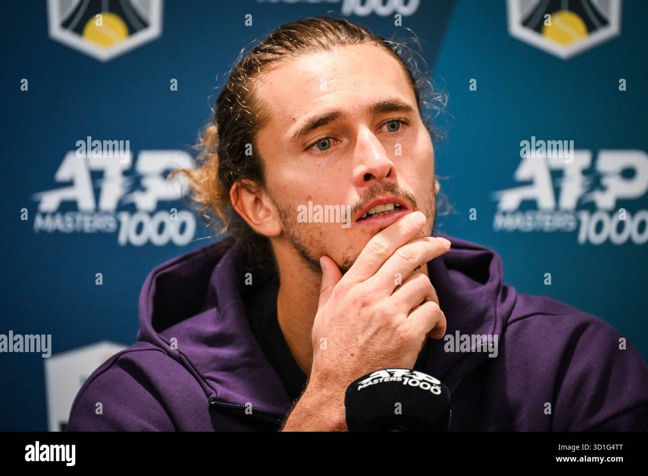 Alexander ZVEREV von Deutschland während des Rolex Paris Masters 2025, ATP Masters 1000 Tennisturniers am 28. Oktober 2025 in der La Defense Arena in Nanterre bei Paris Stockfoto