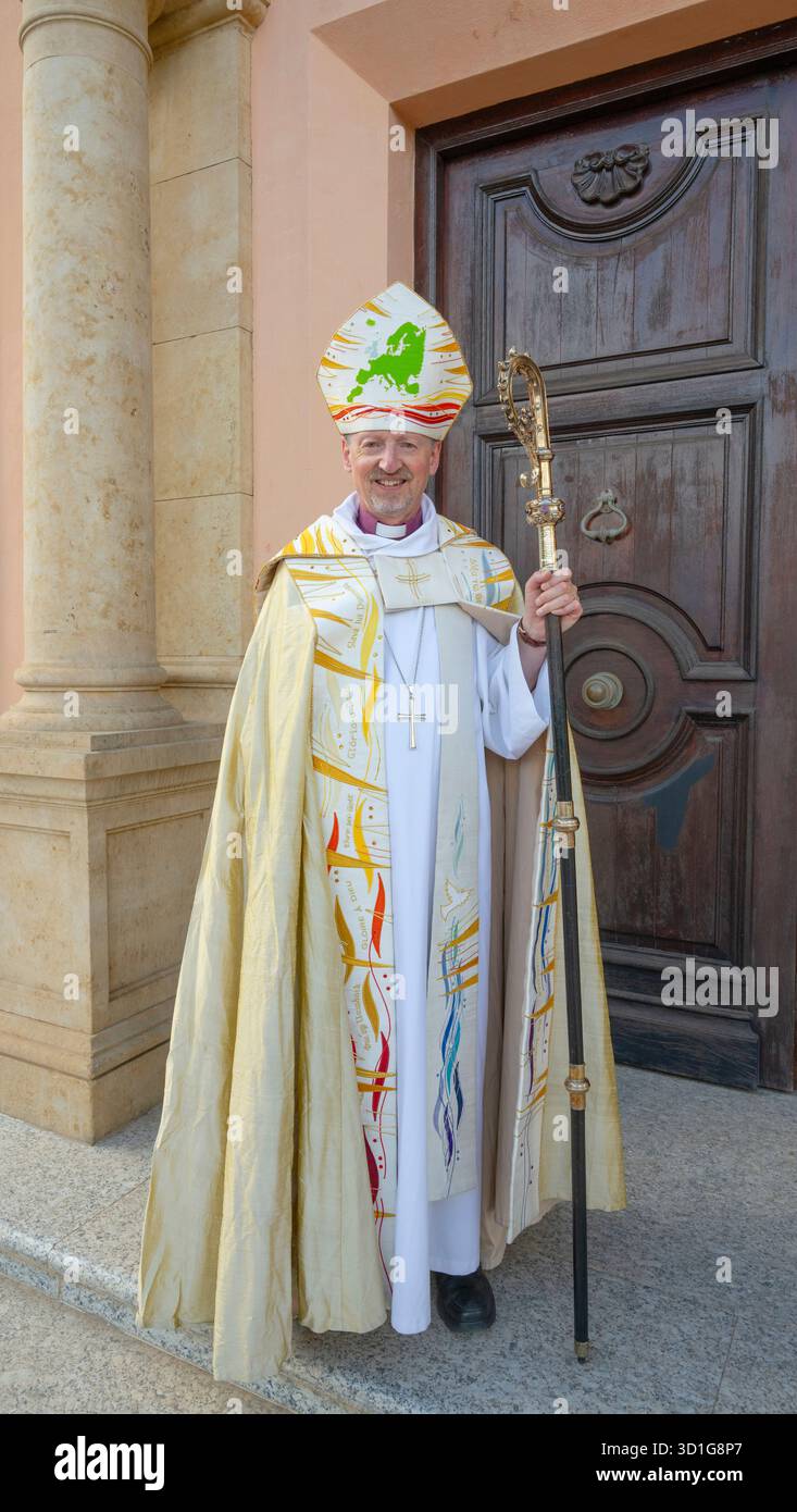 Der anglikanische Bischof von Europa ist der rechte Reverend Dr. Robert Innes. Seit 2014 ist er Diözesanbischof und hat seinen Sitz in Brüssel Stockfoto