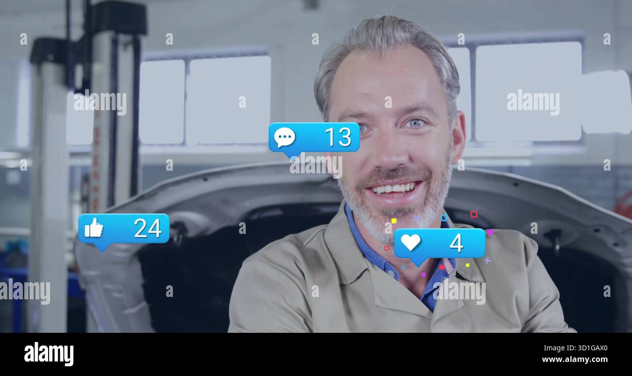 Stehender Mechaniker, der Arbeitsmantel im Autohandel trägt, mit offener Motorhaube, sozialen Symbolen, Kopierraum Stockfoto