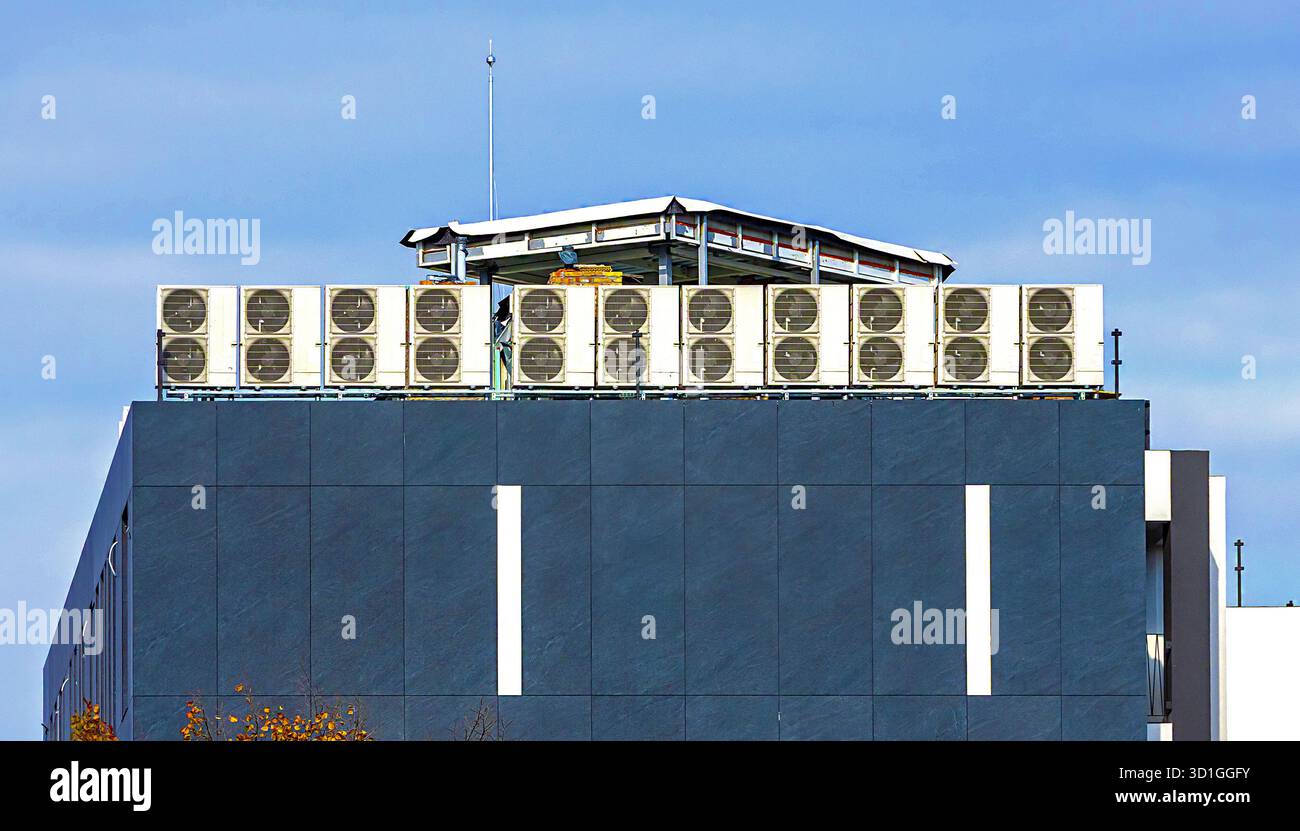 Klimaanlage auf dem modernen Gebäude Stockfoto