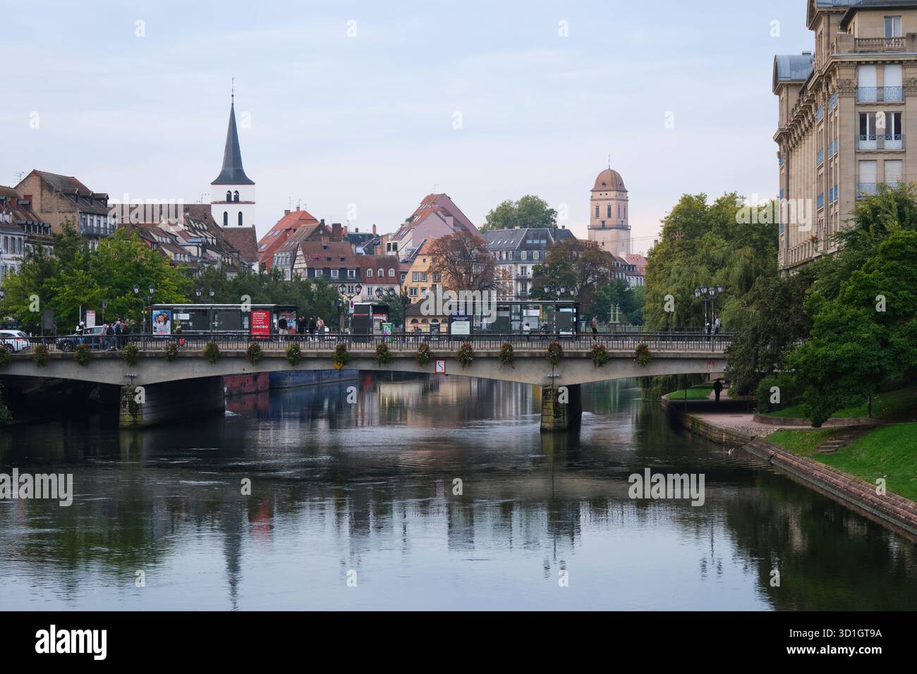 Die Skyline von Straßburg mit Blick auf die Ave. De la Liberte in Richtung Süden Stockfoto