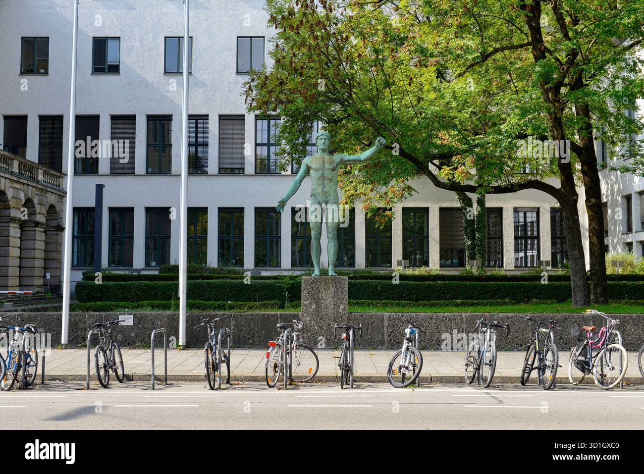 Technishe Universitat München (Technische Universität) und INTERESS-I-Gebäude in der Arcisstraße in München Stockfoto