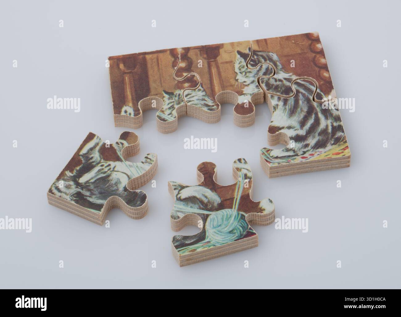 Ein altes Puzzle aus den frühen 1960ern Sie verbessern die räumlichen Lernfähigkeiten eines Kindes, um zu verstehen, wie Formen und Größen zusammenpassen. Stockfoto