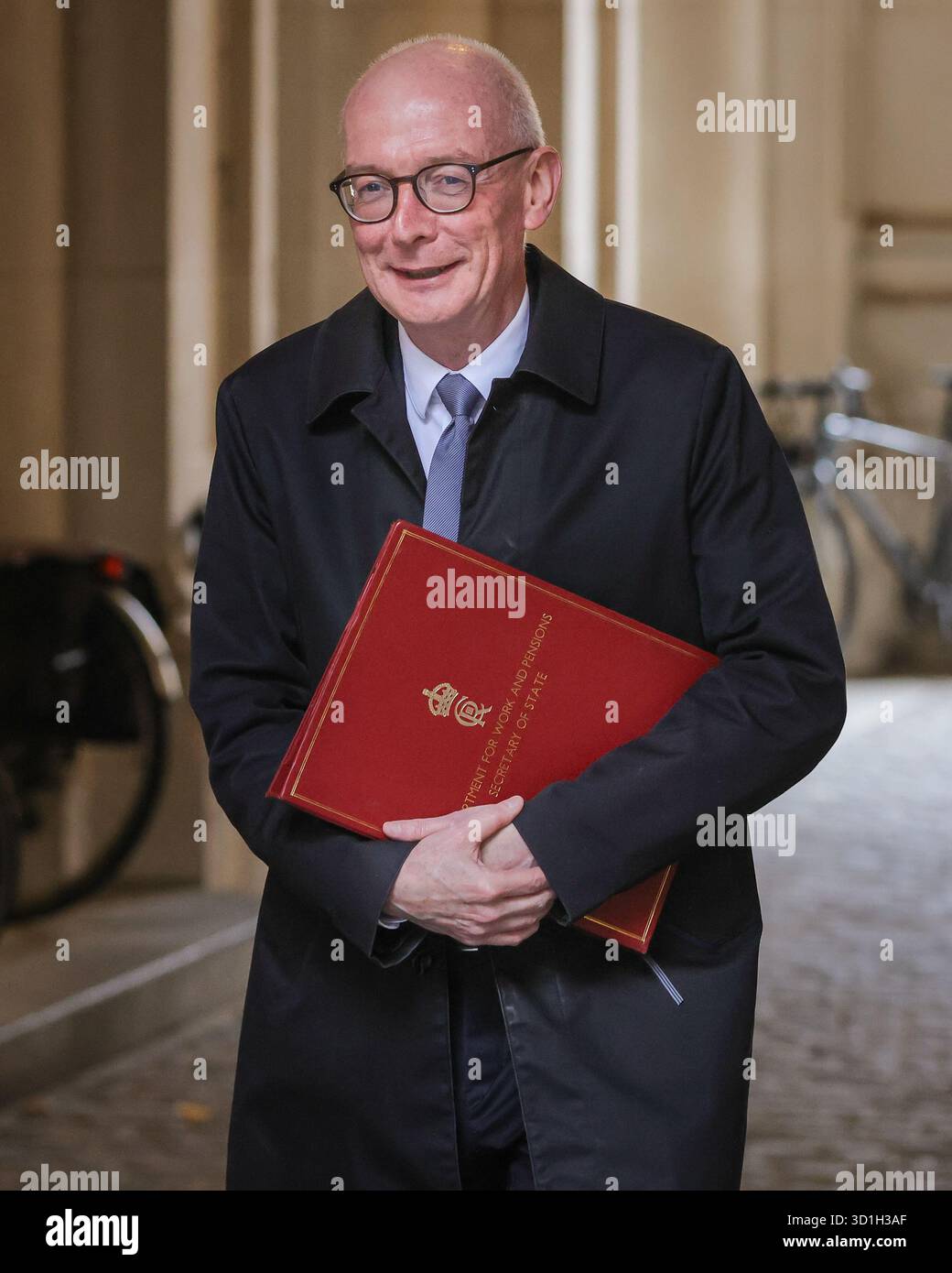 London, Großbritannien. Oktober 2025. Pat McFadden, Staatssekretär für Arbeit und Pensionen, Minister für zwischenstaatliche Beziehungen, Abgeordneter Wolverhampton South East. Die Minister nehmen an der Kabinettssitzung der Regierung in der Downing Street, London, Vereinigtes Königreich, teil, die heute Nachmittag stattfindet. Quelle: Imageplotter/Alamy Live News Stockfoto
