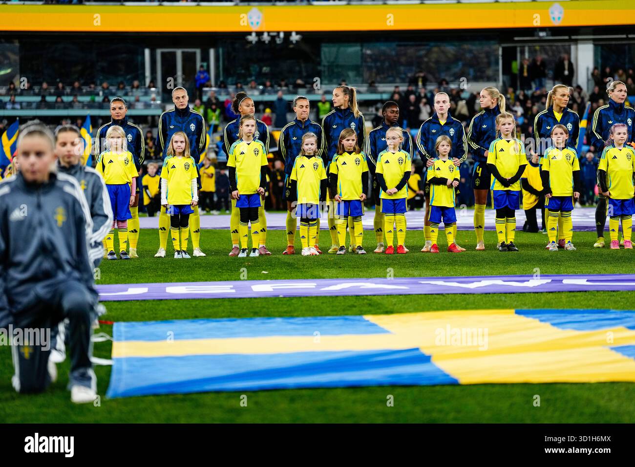 GÖTEBORG, SCHWEDEN 20251028Schwedens Mannschaft vor dem Halbfinale der Nationalliga der Frauen zwischen Schweden und Spanien bei Gamla Ullevi in Göteborg, Schweden, Dienstag, 28. Oktober 2025. Von links: Johanna Rytting Kaneryd, Elma Junttila Nelhage, Felicia Schröder, Julia Zigiotti Olme, Nathalie Björn, Monica Jusu Bah, Anna Sandberg, Hanna Lundkvist, Smilla Holmberg und Jennifer Falk. Foto: Björn Larsson Rosvall/TT/Code 9200 dieser Text ist automatisch übersetzt Credit: TT News Agency/Alamy Live News Stockfoto