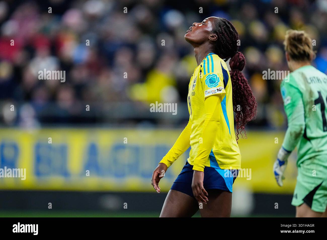 GÖTEBORG, SCHWEDEN 20251028Schwedens Evelyn Ijeh ist am Dienstag, den 28. Oktober 2025 in Göteborg, Schweden, nach einer verpassten Torchance im Halbfinale der Women's Nations League zwischen Schweden und Spanien am Dienstag, den 28. Foto: Björn Larsson Rosvall/TT/Code 9200 dieser Text ist automatisch übersetzt Credit: TT News Agency/Alamy Live News Stockfoto