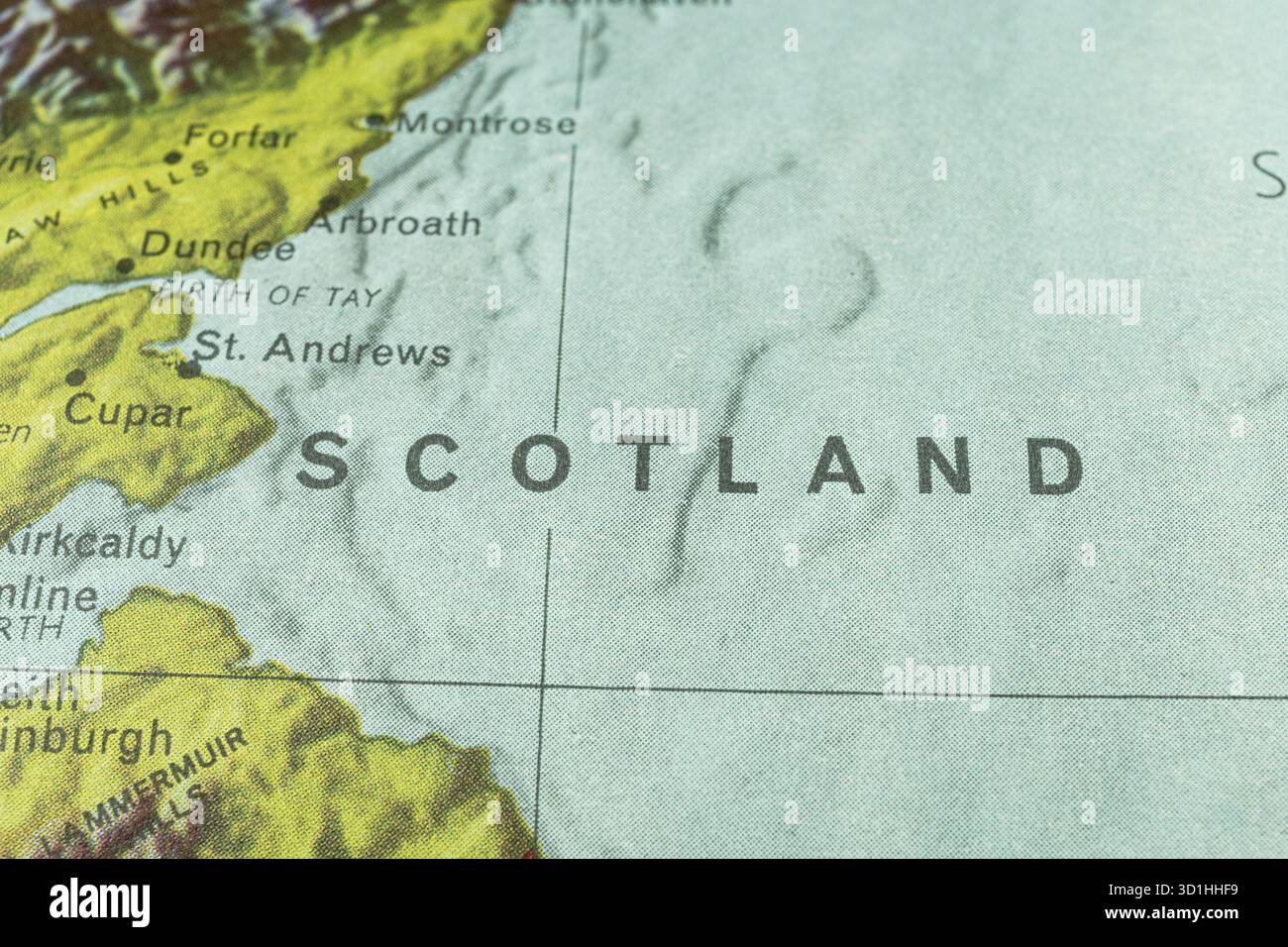 Eine detaillierte Vintage-Karte zeigt die Geographie Scotlands mit Küstenlinien, Flüssen und bergigen Landschaften, einschließlich Ben Nevis Stockfoto