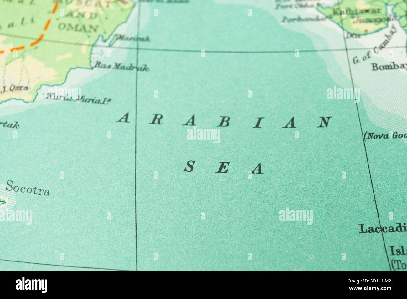 Das Bild zeigt eine geografische Karte der arabischen Region, die wichtige Merkmale wie Australien, Ozeanien, Indien, Pakistan, Afghanistan, und Stockfoto