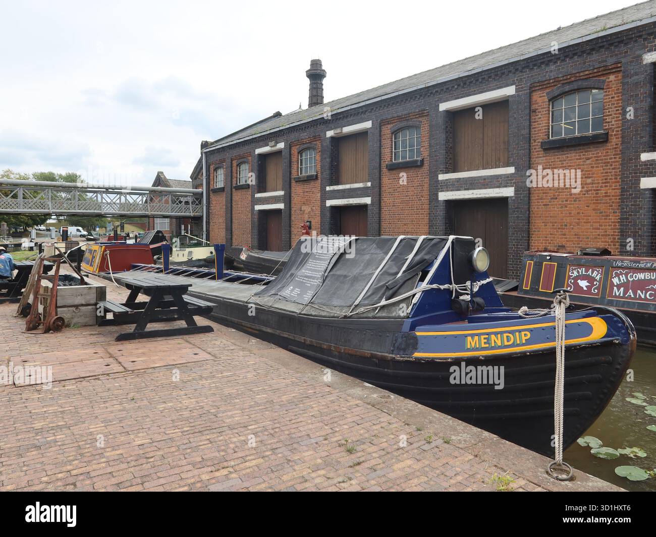 Mendip war ein schmales Frachtschiff und trug Schokoladenbrösel von Cadburys nach Bournville auf den Kanälen; heute eine Ausstellung im National Waterways Museum. Stockfoto