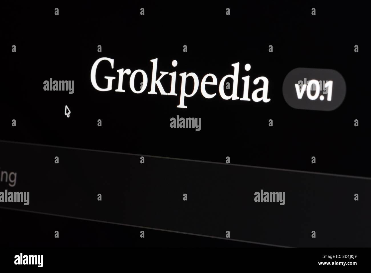 Grokipedia v0.1 Logo und Versionslogo auf dunkler Oberfläche, Desktop-Monitor-Ansicht und abgewinkelter Komposition. Stafford, Vereinigtes Königreich, 28. Oktober 2025 Stockfoto