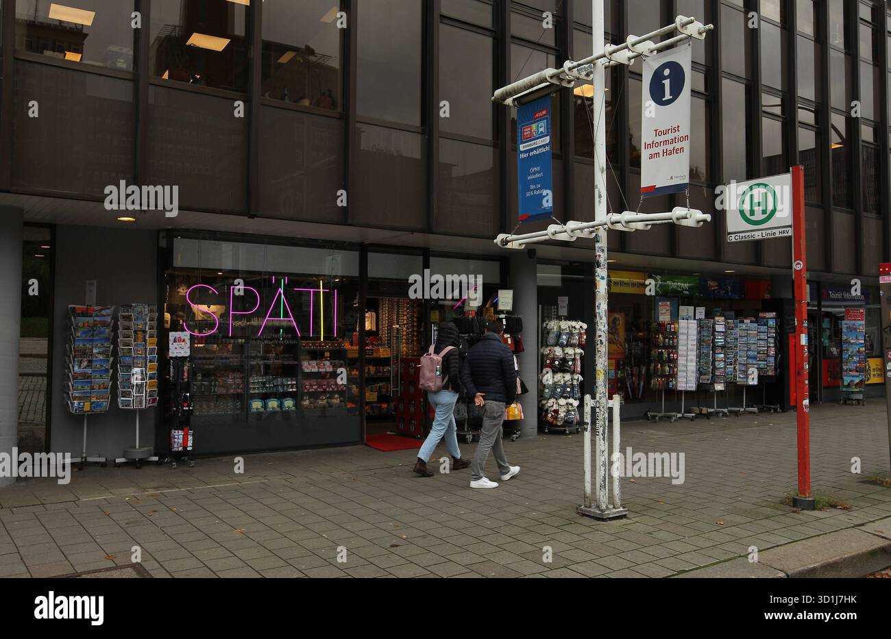 REKORDDATUM NICHT ANGEGEBEN Kiosk mit Souvenirartikeln bei den Landungsbrücken zwischen Brücke 4 und 5. Altona Hamburg *** Kiosk mit Souvenirartikeln auf den Landungsbrücken zwischen Brücken 4 und 5 Altona Hamburg Stockfoto