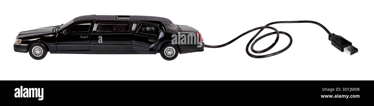 Luxuriöse Peripheriegeräte, dargestellt durch eine Limousine mit USB-Kabel Stockfoto