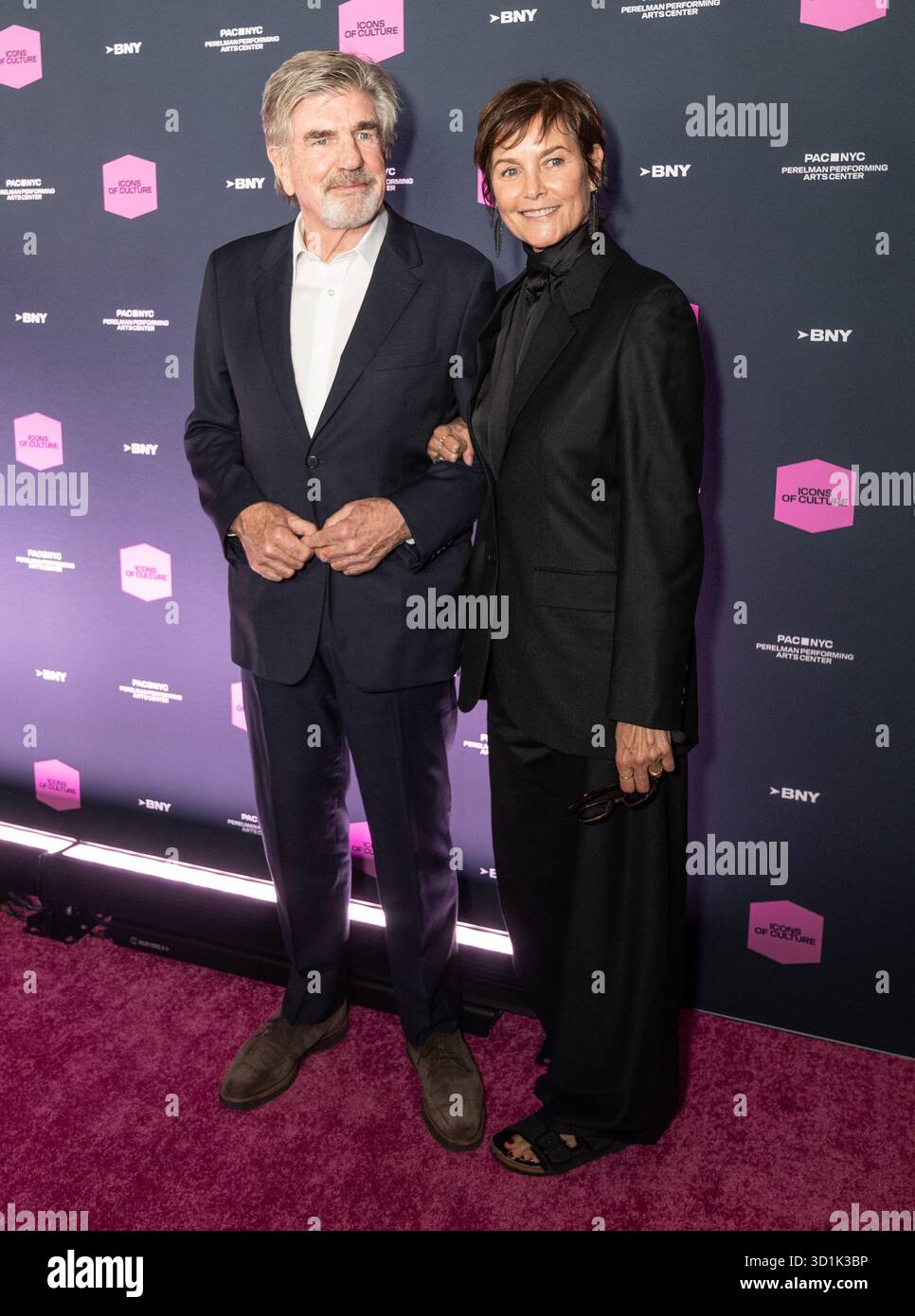 New York, Usa. Oktober 2025. Tom Freston und Carey Lowell nehmen 2025 am 28. Oktober 2025 an der PAC NYC Icons of Culture Gala im Perelman Performing Arts Center in New York, NY, teil. (Foto: Lev Radin/SIPA USA) Credit: SIPA USA/Alamy Live News Stockfoto
