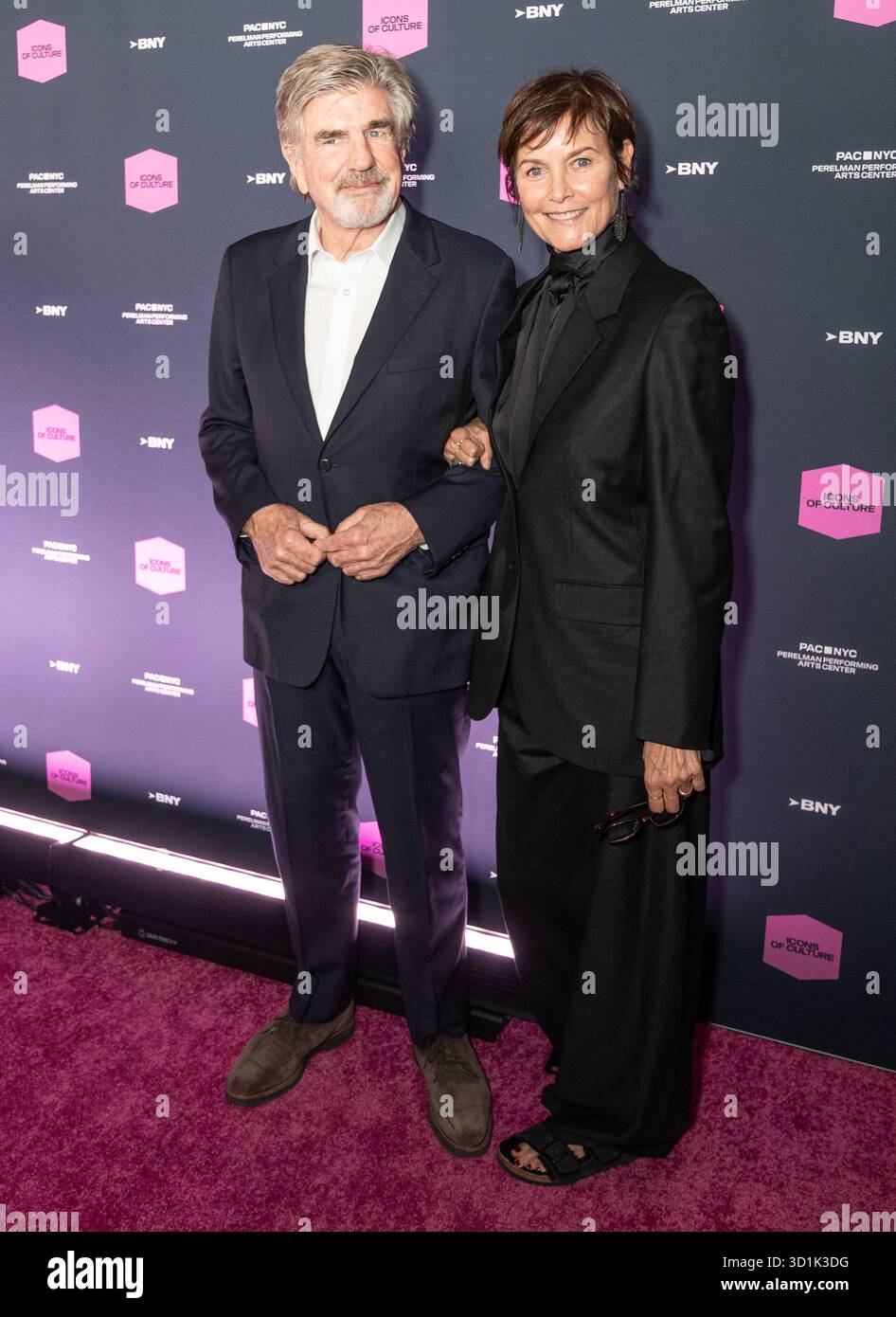 New York, Usa. Oktober 2025. Tom Freston und Carey Lowell nehmen 2025 am 28. Oktober 2025 an der PAC NYC Icons of Culture Gala im Perelman Performing Arts Center in New York, NY, teil. (Foto: Lev Radin/SIPA USA) Credit: SIPA USA/Alamy Live News Stockfoto