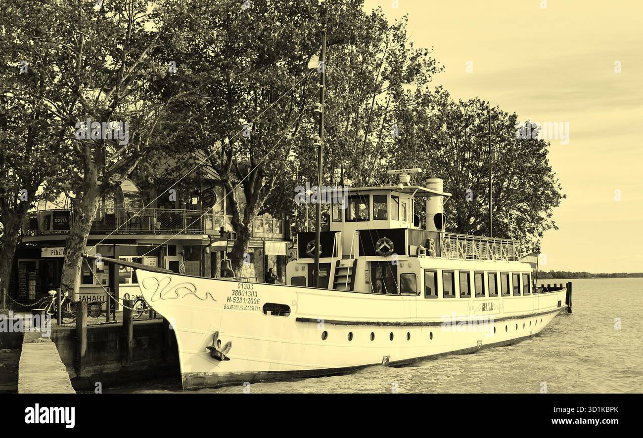 Helka Nostalgie Boot in Sepia Color, Keszthely, Ungarn Stockfoto