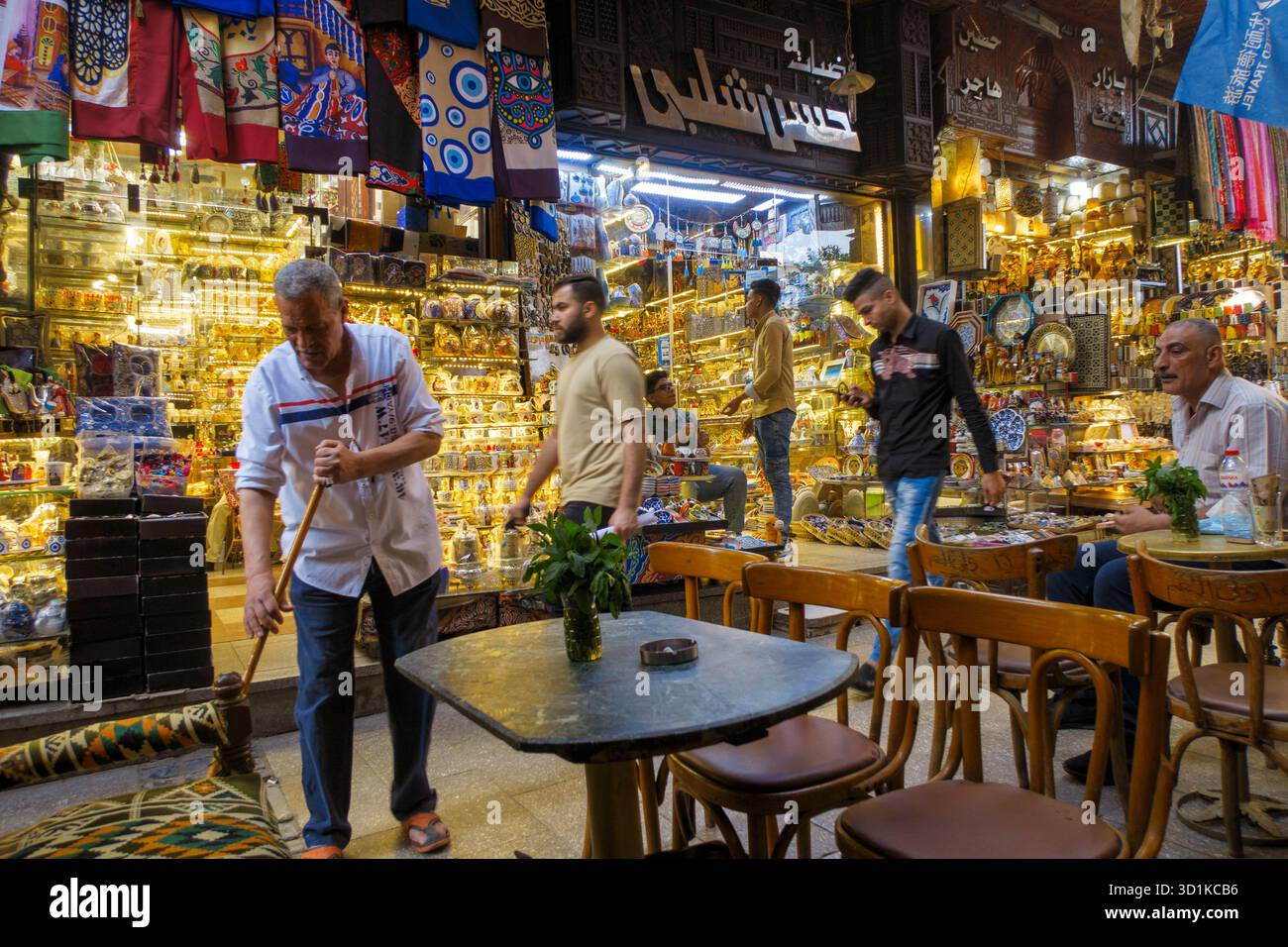 Khan el-Khalili, ein historischer Souk (Basar) im Zentrum von Kairo, Ägypten Stockfoto