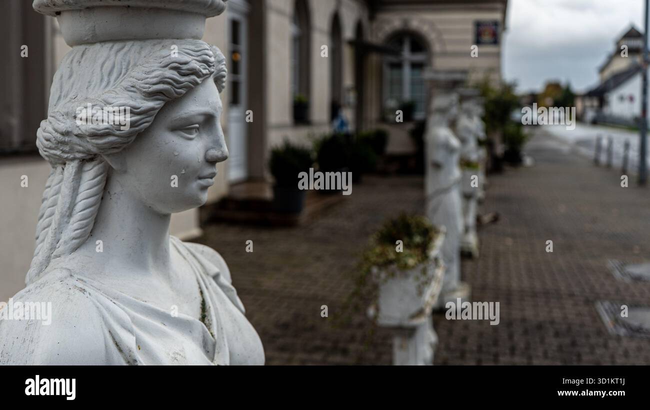 Statue im Regen Stockfoto