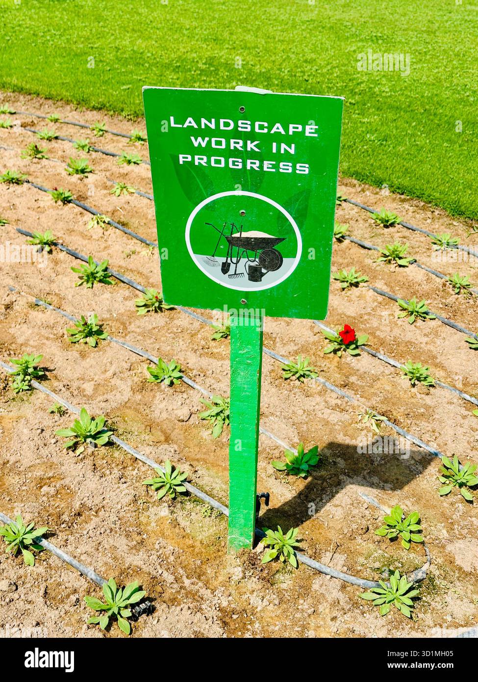 Landscape Work in Progress Schild, Dubai - Smartphone-aufgenommenes Stockfoto