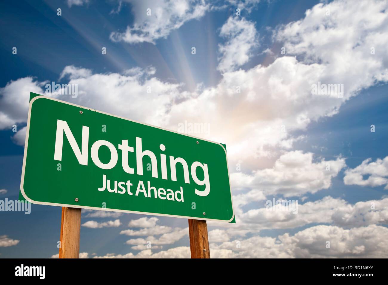 Nichts Direkt Vor Dem Grünen Straßenschild Stockfoto