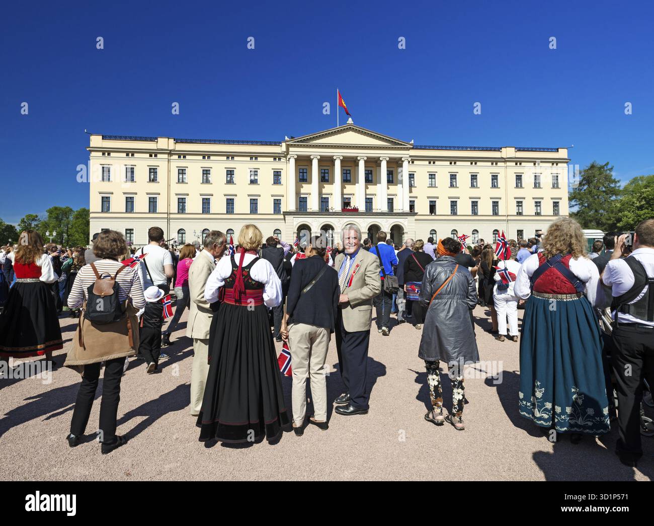 OSLO – 17. MAI: Der norwegische Tag der Verfassung ist der Nationalfeiertag Norwegens und ein offizieller Nationalfeiertag, der am 17. Mai jedes Jahres stattfindet. Abgebildet auf Stockfoto