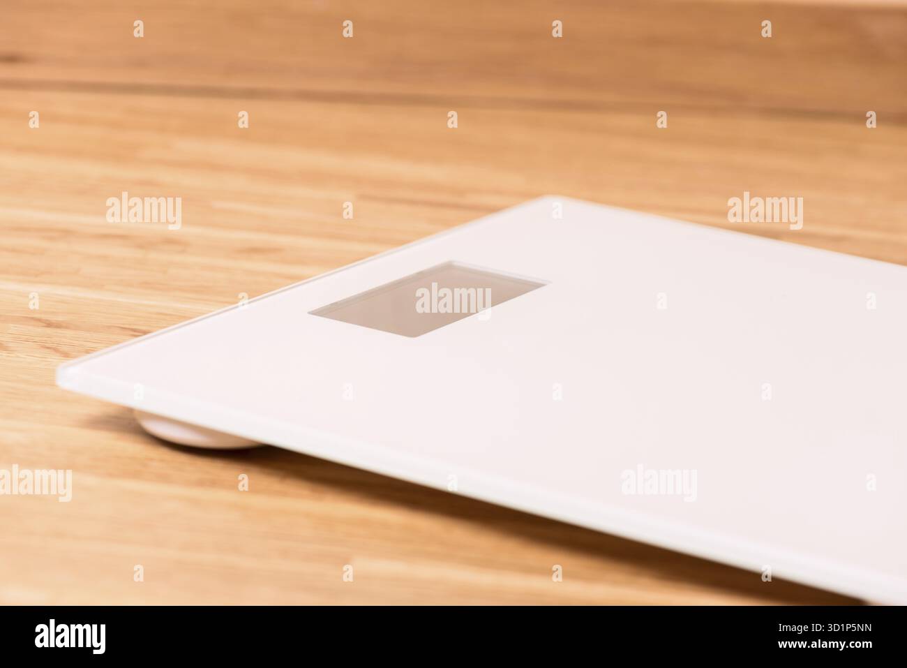 Waage auf Holzboden Stockfoto