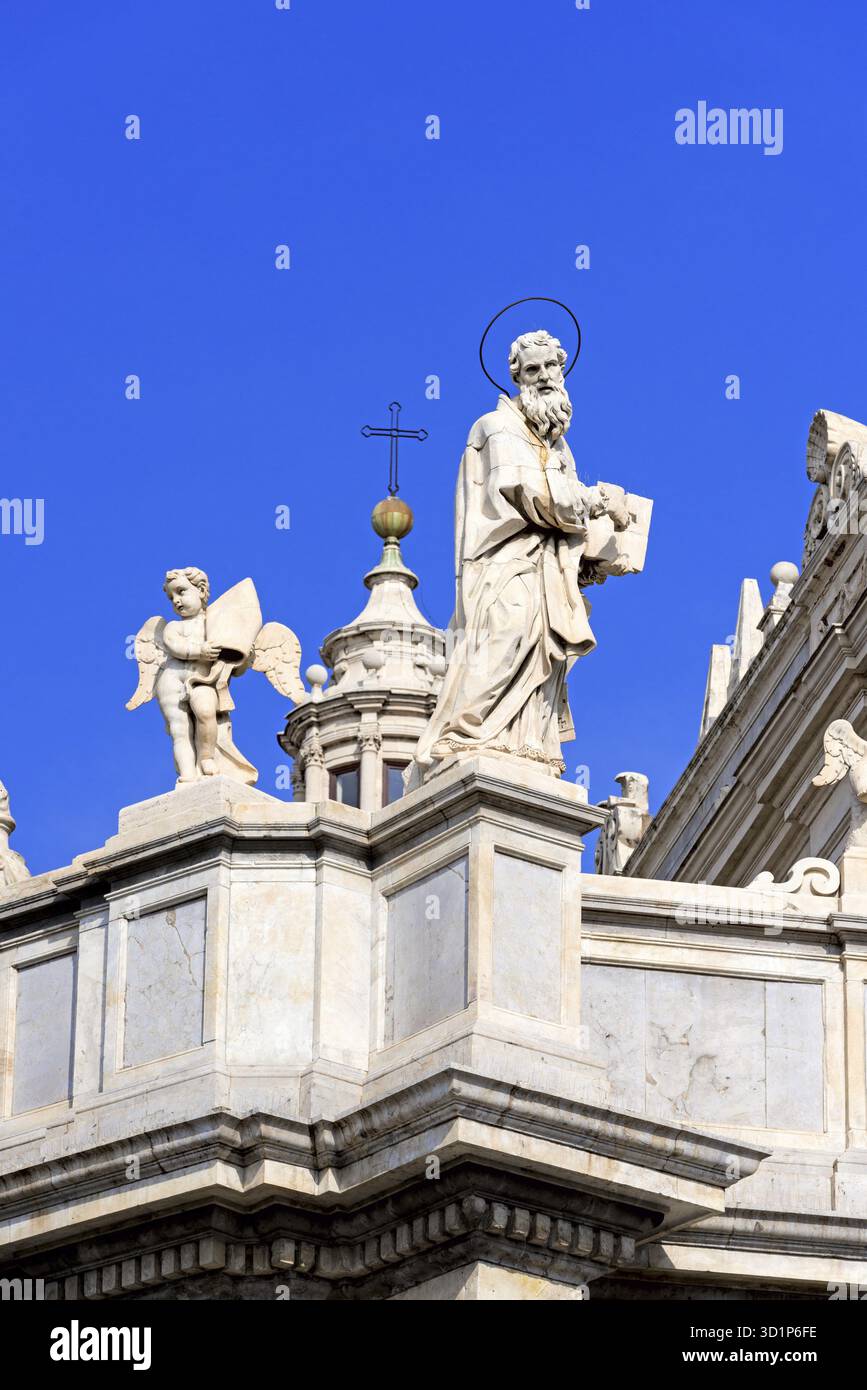 Piazza del Duomo in Catania und Kathedrale Santa Agatha in Catania in Sizilien, Italien Stockfoto