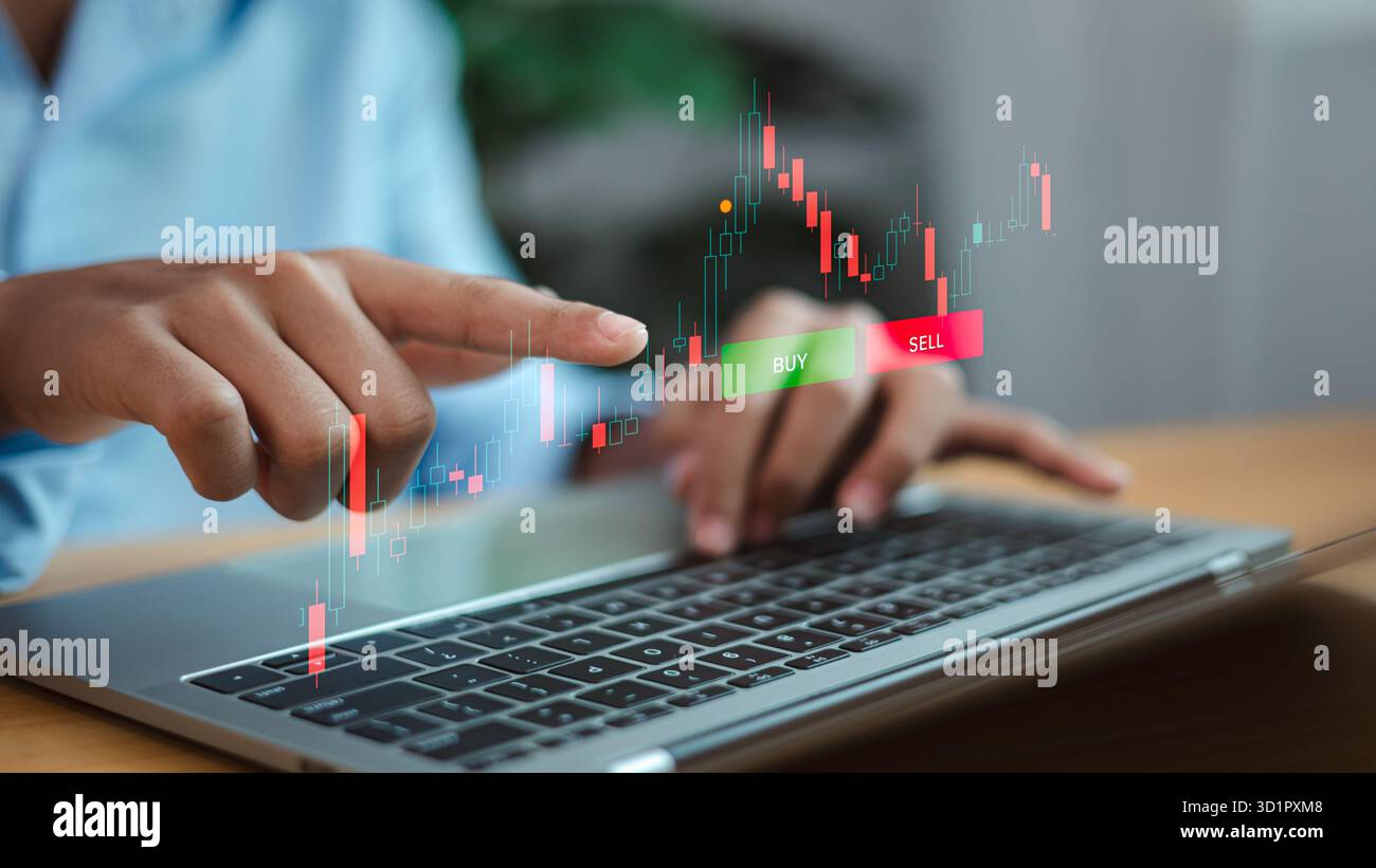 Handberührung des Laptops mit Börsendiagramm und Verkaufstasten. Konzept des Online-Handels, der Finanzinvestitionen und der digitalen Marktanalyse. Stockfoto